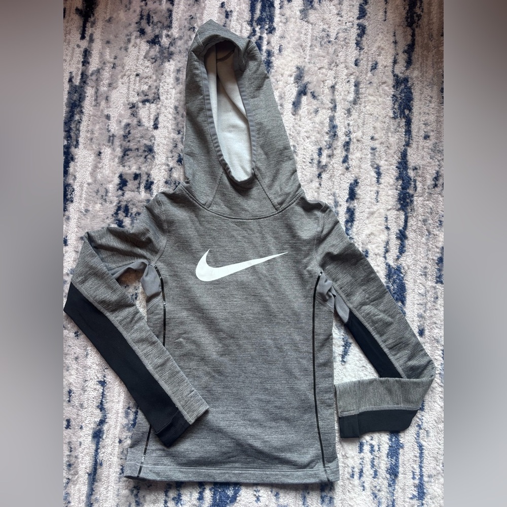 Kids (Size XS) Nike hooded long-sleeved shirt; extra warm
